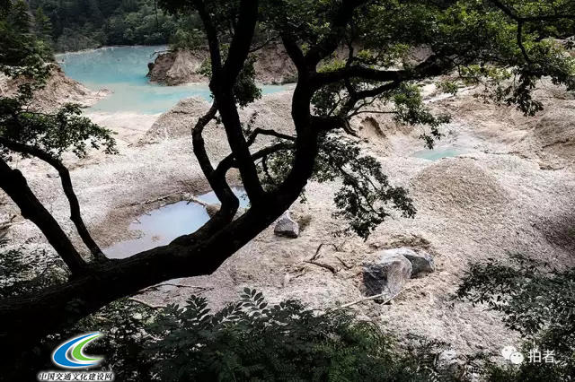 震后的九寨沟景区让人看哭了 专家:不建议人为复原